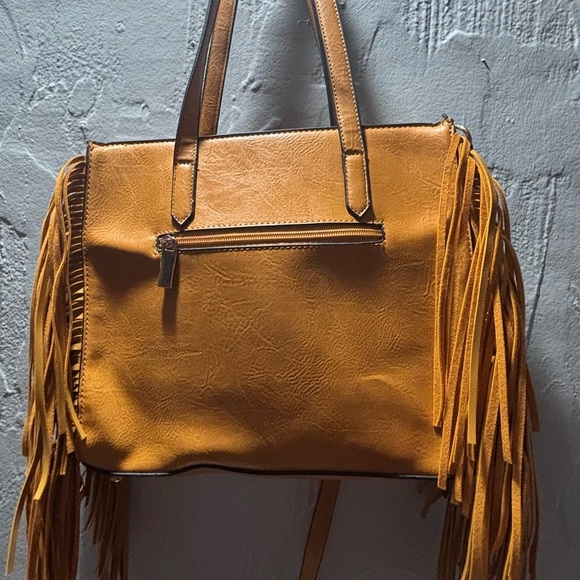 Tan Leather Shoulder Bag with Adjustable Strap - Picture 3 of 11